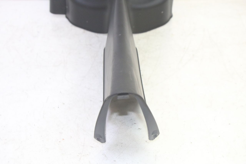 photo de JUNÇÃO CARENAGEM DIANTEIRA INFERIOR PIAGGIO MP3 HPE 350 (2018 - 2020) - Outro ângulo de visão
