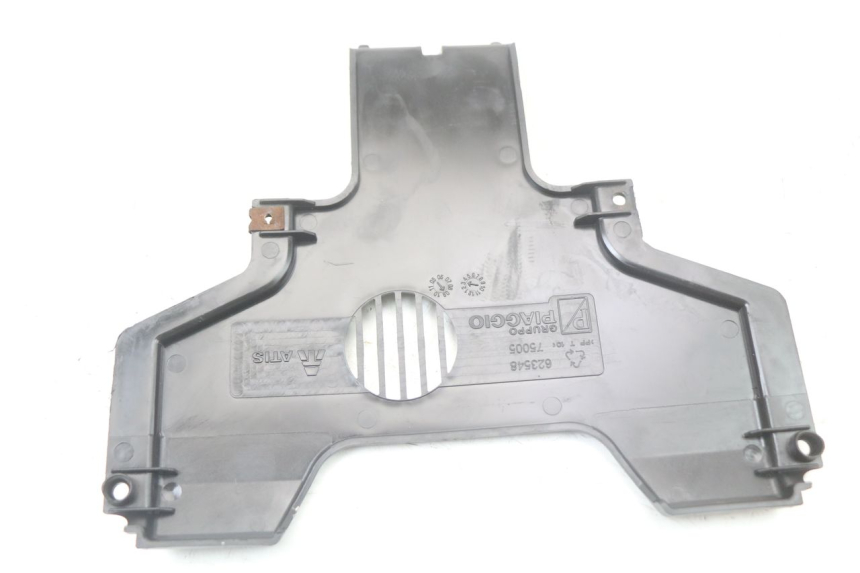 photo de JUNÇÃO CARENAGEM DIANTEIRA INFERIOR PIAGGIO MP3 LT 400 (2007 - 2012) - Ampliação técnica