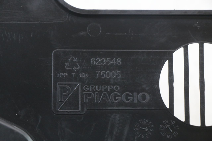 photo de JUNÇÃO CARENAGEM DIANTEIRA INFERIOR PIAGGIO MP3 LT 400 (2007 - 2012) - Vista geral