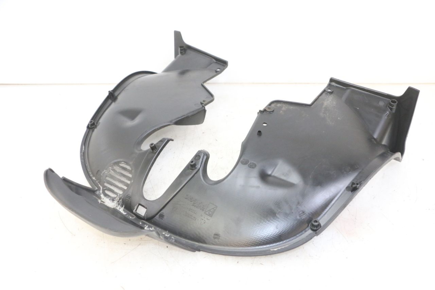 photo de JUNÇÃO DO CARENAGEM DIANTEIRO INFERIOR PIAGGIO MP3 LT 300 (2010 - 2016) - Zoom do estado de desgaste