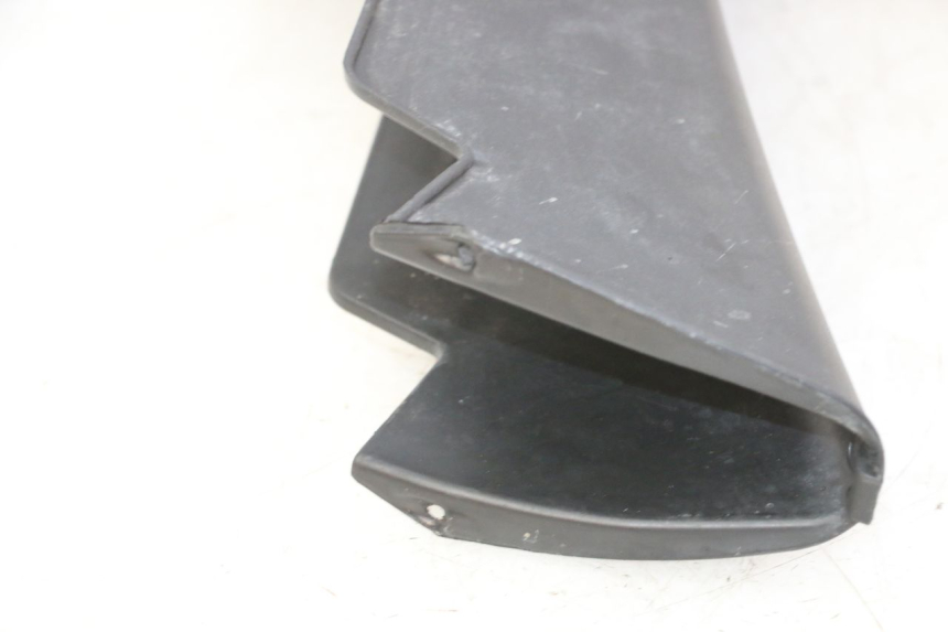 photo de JUNÇÃO CARENAGEM DIANTEIRA INFERIOR PIAGGIO MP3 RL 250 (2006 - 2010) - Detalhe da peça
