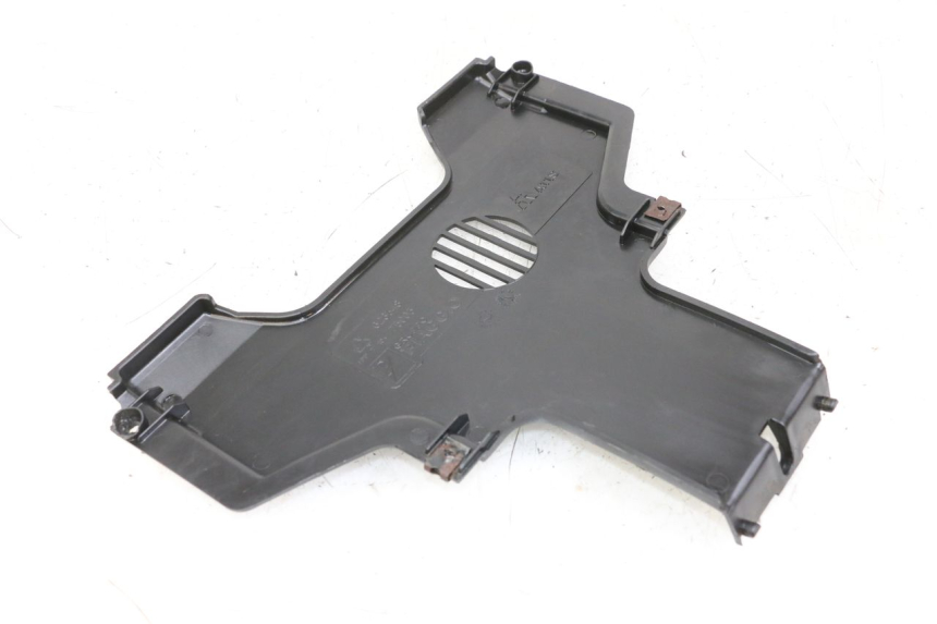 photo de JUNÇÃO CARENAGEM DIANTEIRA INFERIOR PIAGGIO MP3 LT 400 (2007 - 2012) - Detalhe da peça