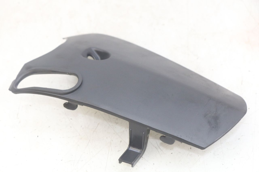 photo de JUNÇÃO CARENAGEM DIANTEIRA INFERIOR HONDA SCV LEAD 100 (2003 - 2007) - Outro ângulo de visão