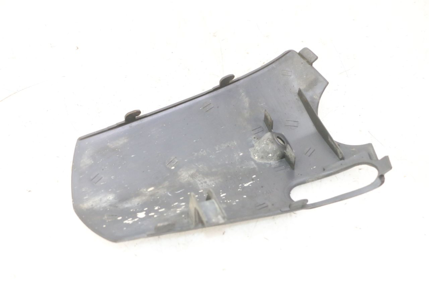 photo de JUNÇÃO CARENAGEM DIANTEIRA INFERIOR HONDA SCV LEAD 100 (2003 - 2007) - Detalhe da peça