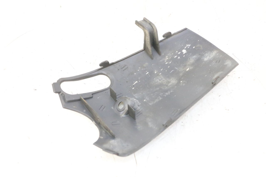 photo de JUNÇÃO CARENAGEM DIANTEIRA INFERIOR HONDA SCV LEAD 100 (2003 - 2007) - Zoom do estado de desgaste