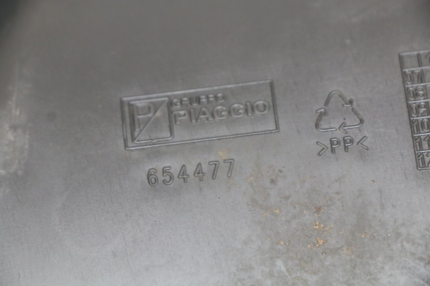 photo de JUNÇÃO CARENAGEM DIANTEIRA INFERIOR APRILIA SRV 850 (2012 - 2017) - Detalhe da peça