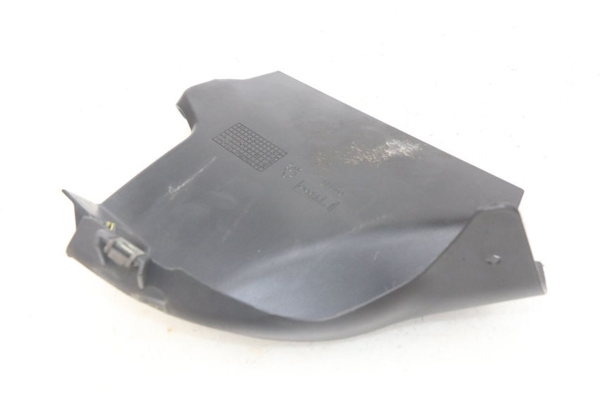 photo de JUNÇÃO CARENAGEM DIANTEIRA INFERIOR APRILIA SRV 850 (2012 - 2017) - Outro ângulo de visão