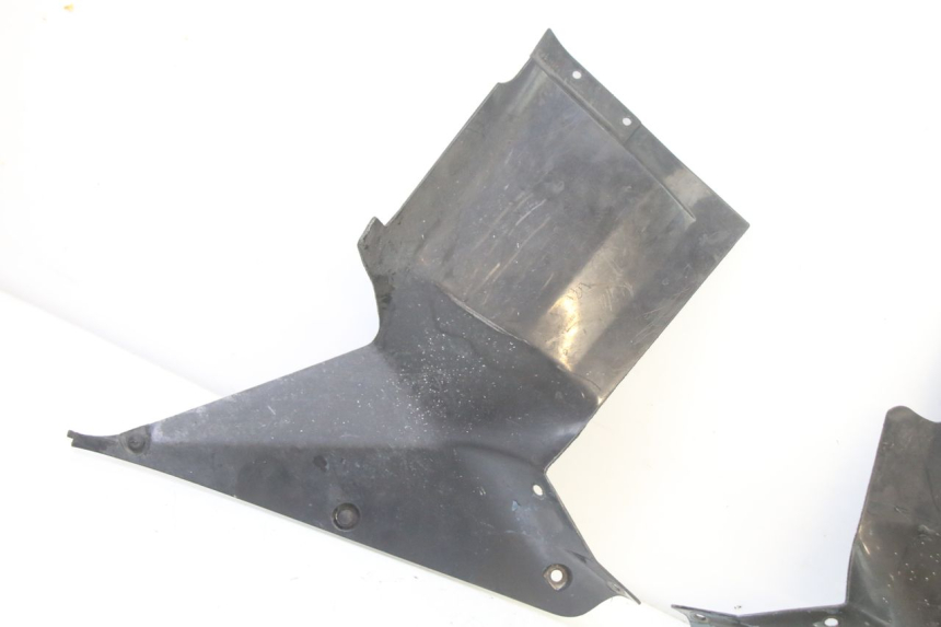 photo de JUNÇÃO CARENAGEM DIANTEIRA INFERIOR HONDA ST PAN EUROPEAN 1300 (2002 - 2013) - Detalhe da peça