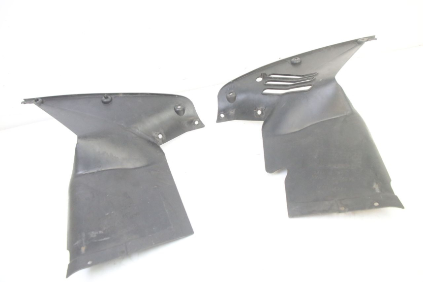 photo de JUNÇÃO CARENAGEM DIANTEIRA INFERIOR HONDA ST PAN EUROPEAN 1300 (2002 - 2013) - Pontos de fixação
