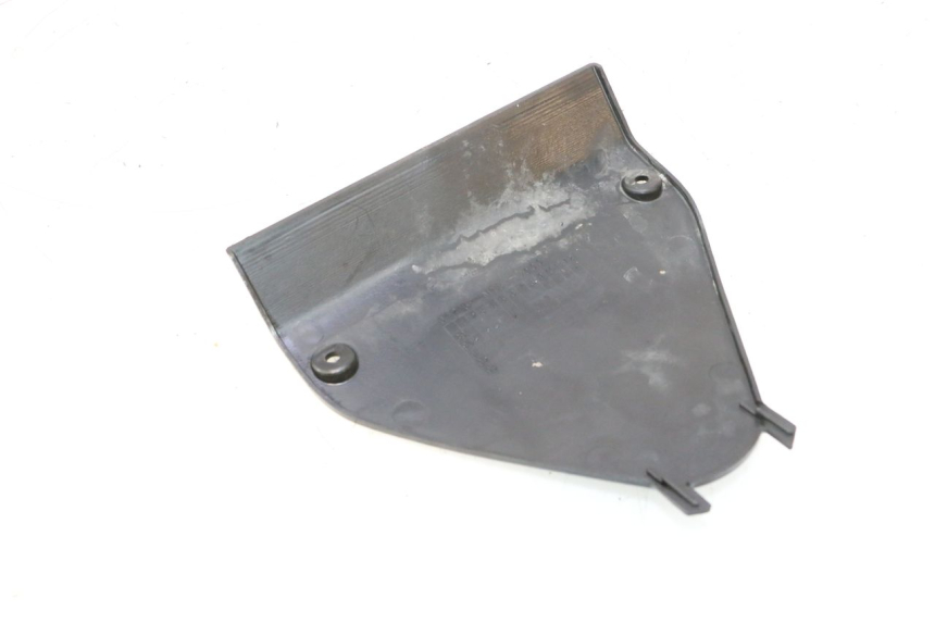 photo de JUNÇÃO INFERIOR DA CARENAGEM DIANTEIRA HONDA ST PAN EUROPEAN 1100 (1990 - 2002) - Detalhe da peça