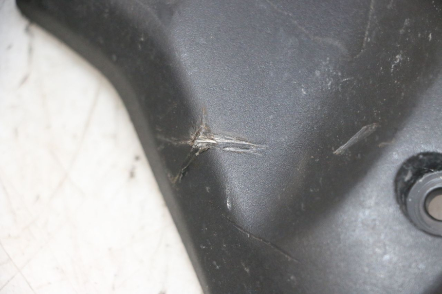 photo de JUNÇÃO DO CARENAGEM DIANTEIRO INFERIOR PEUGEOT STREETZONE I NAKED 2T 50 (2018 - 2020) - Outro ângulo de visão