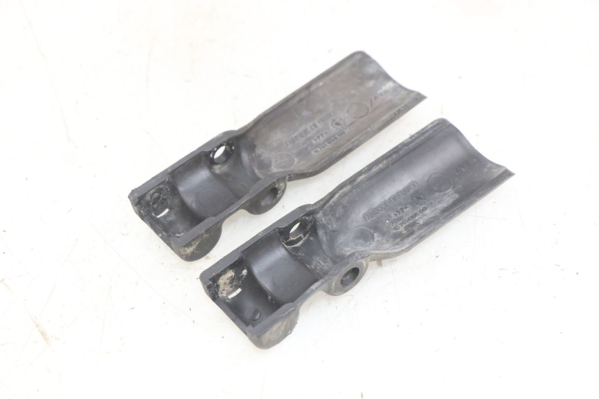 photo de JUNÇÃO CARENAGEM DIANTEIRA INFERIOR PEUGEOT TREKKER 50 (1998 - 2004) - Detalhe da peça