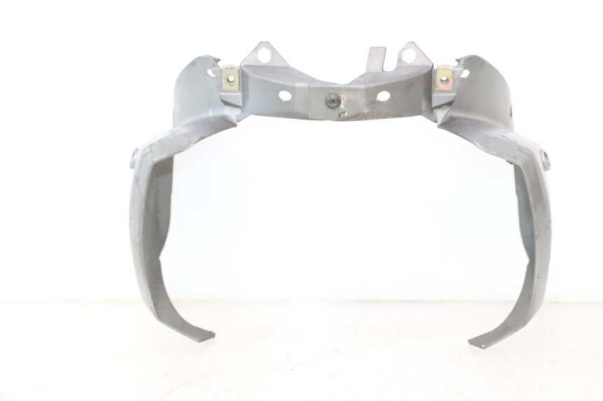 photo de JUNÇÃO CARENAGEM DIANTEIRA INFERIOR PEUGEOT TREKKER 50 (1995 - 2004) - Detalhe da peça
