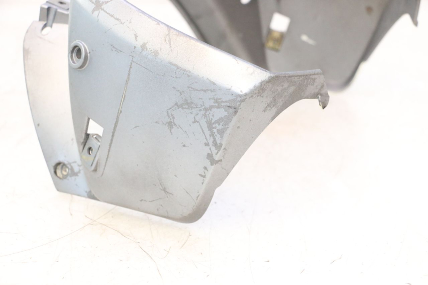 photo de JUNÇÃO CARENAGEM DIANTEIRA INFERIOR PEUGEOT TREKKER 50 (1995 - 2004) - Pontos de fixação