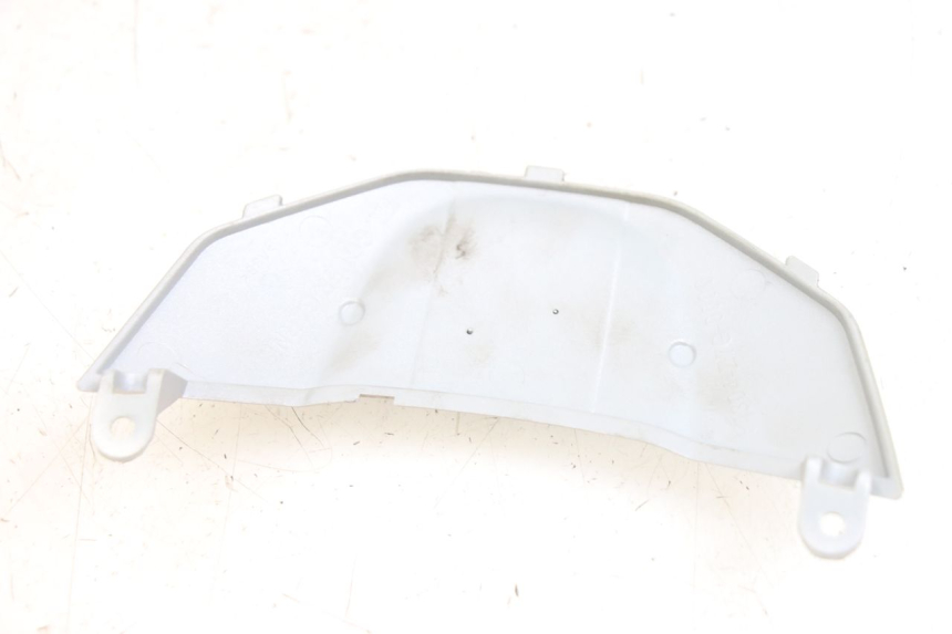 photo de JUNÇÃO CARENAGEM DIANTEIRA INFERIOR PEUGEOT TWEET 4T 50 (2014 - 2019) - Detalhe da peça