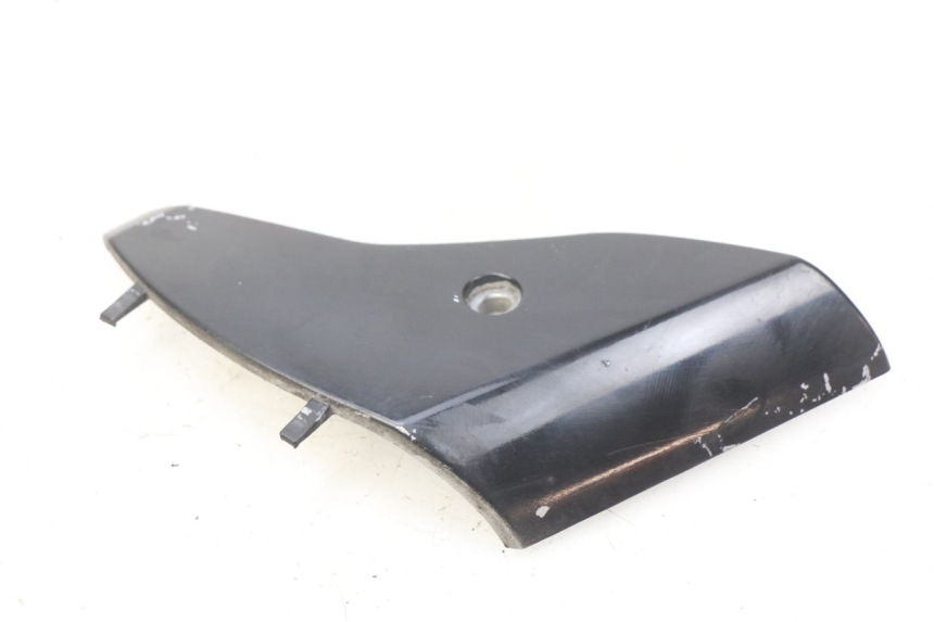 photo de JUNÇÃO CARENAGEM DIANTEIRA INFERIOR PIAGGIO VESPA LX 125 (2005 - 2010) - Zoom do estado de desgaste