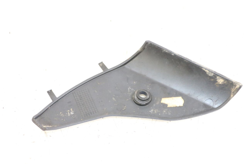 photo de JUNÇÃO CARENAGEM DIANTEIRA INFERIOR PIAGGIO VESPA LX 125 (2005 - 2010) - Detalhe da peça