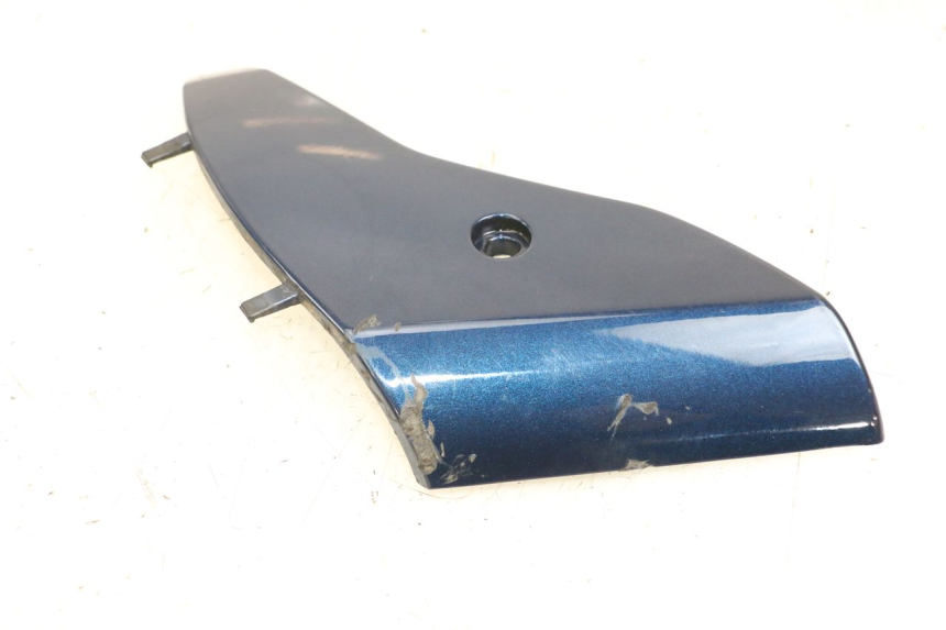 photo de JUNÇÃO CARENAGEM DIANTEIRA INFERIOR PIAGGIO VESPA LX 125 (2005 - 2010) - Zoom do estado de desgaste