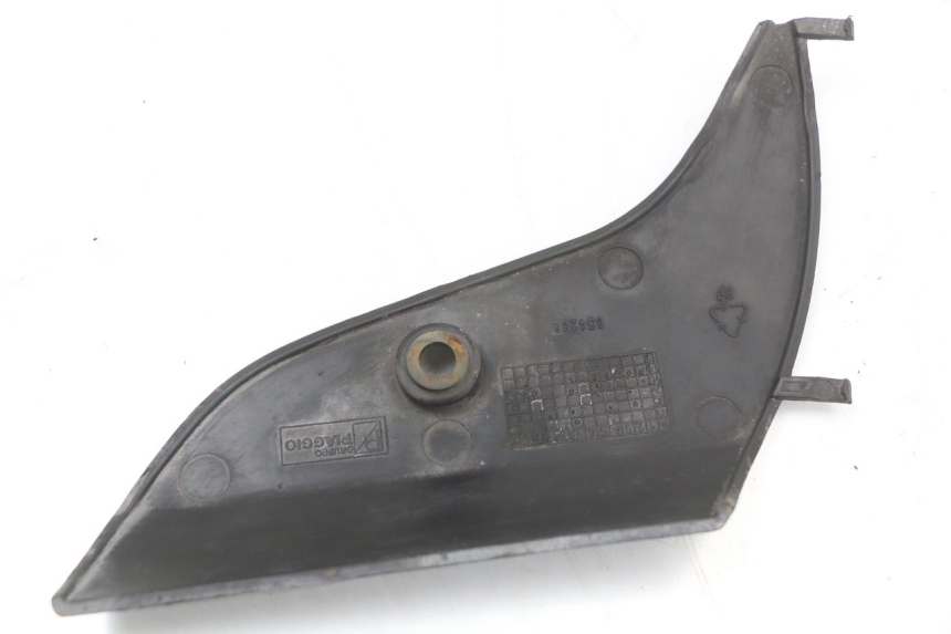 photo de JUNÇÃO DO CARENAGEM DIANTEIRO INFERIOR PIAGGIO VESPA S 2T 50 (2007 - 2014) - Zoom do estado de desgaste