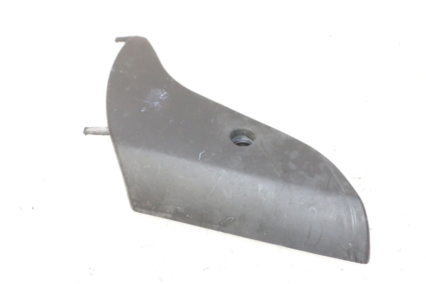photo de JUNÇÃO DO CARENAGEM DIANTEIRO INFERIOR PIAGGIO VESPA S 2T 50 (2007 - 2014) - Outro ângulo de visão