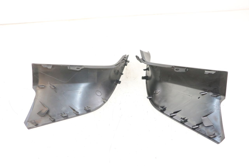 photo de JUNÇÃO CARENAGEM DIANTEIRA INFERIOR YAMAHA XMAX X-MAX ABS 125 (2017 - 2020) - Detalhe da peça