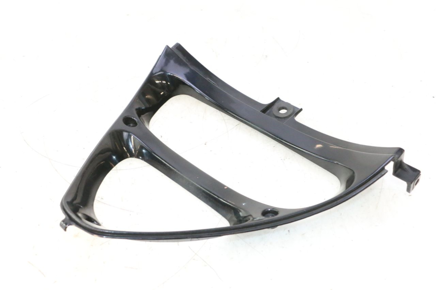 photo de JUNÇÃO CARENAGEM DIANTEIRA INFERIOR KAWASAKI ZZR 600 (1995 - 2004) - Detalhe da peça