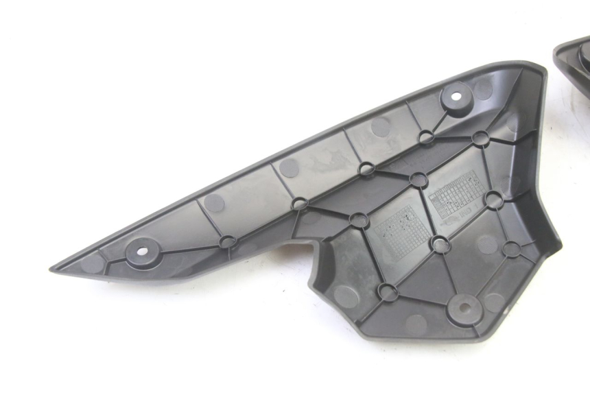 photo de JUNÇÃO DO CARENAGEM DIANTEIRO PEUGEOT KISBEE 4T 50 (2018 - 2022) - Pontos de fixação