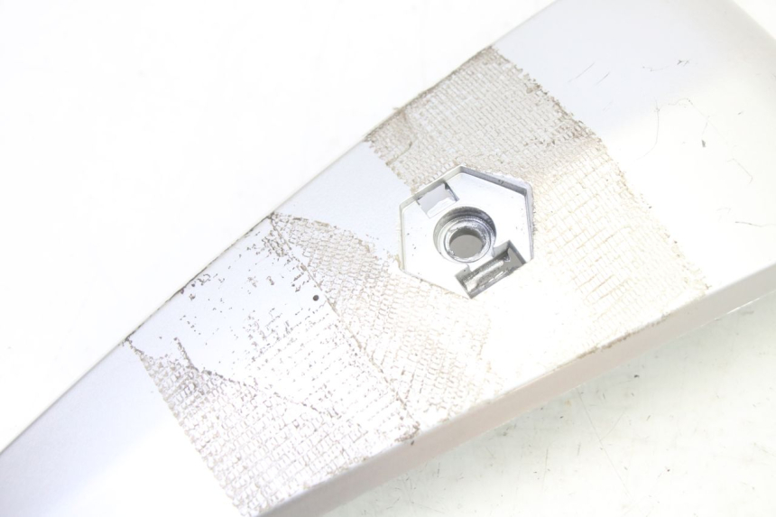 photo de JUNÇÃO DO CARENAGEM DIANTEIRO PIAGGIO LIBERTY 4T 50 (2009 - 2015) - Detalhe da peça