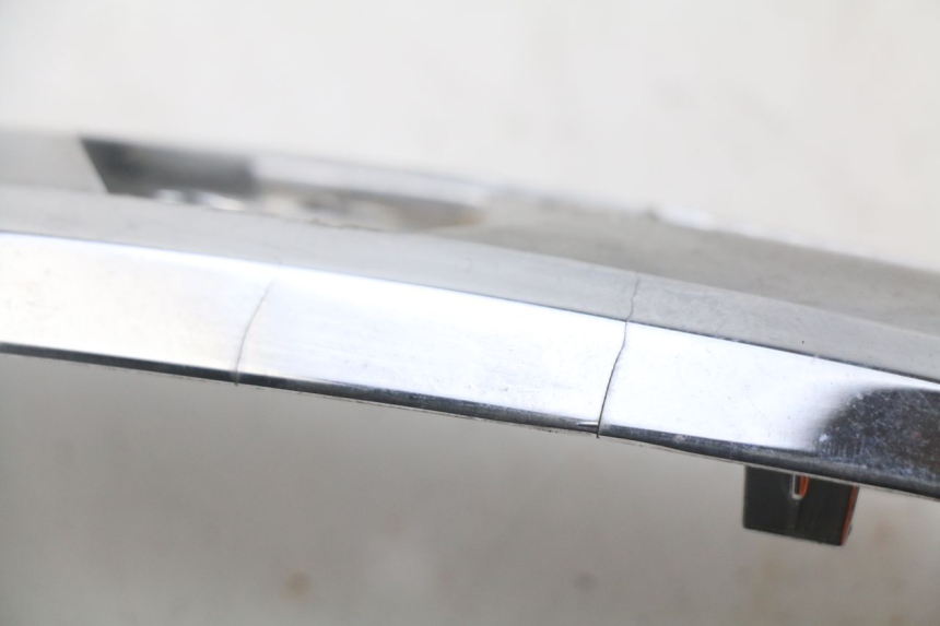 photo de JUNÇÃO DO CARENAGEM DIANTEIRO PIAGGIO LIBERTY IGET 4T 50 (2015 - 2020) - Detalhe da peça