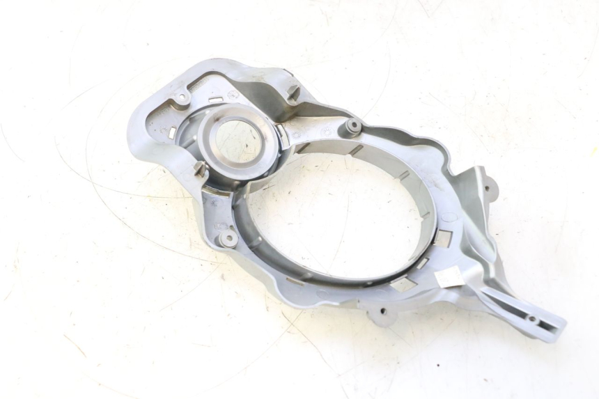 photo de JUNÇÃO DA CARROÇARIA DIANTEIRA PEUGEOT LUDIX PRO 2T 50 (2010 - 2017) - Zoom do estado de desgaste