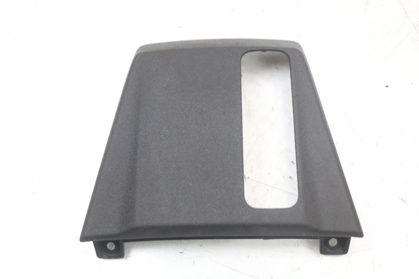 photo de JUNÇÃO DO CARENAGEM DIANTEIRO PIAGGIO MP3 HPE 350 (2018 - 2020) - Detalhe da peça