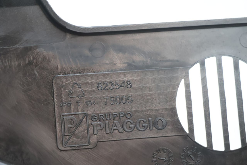 photo de JUNÇÃO DO CARENAGEM DIANTEIRO PIAGGIO MP3 LT 300 (2010 - 2016) - Ampliação técnica