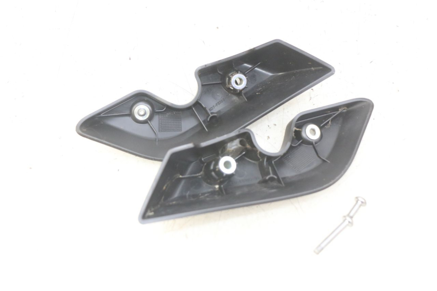 photo de JUNÇÃO DO CARENAGEM DIANTEIRO YAMAHA MT ABS 125 (2014 - 2018) - Detalhe da peça
