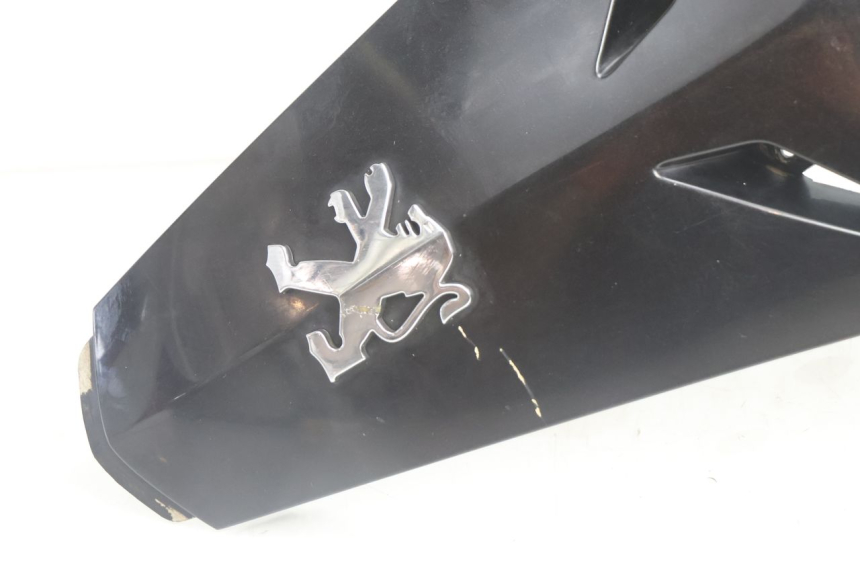 photo de JUNÇÃO DO CARENAGEM DIANTEIRO PEUGEOT SATELIS 125 (2006 - 2009) - Zoom do estado de desgaste