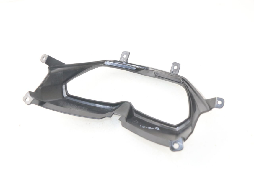 photo de JUNÇÃO DO CARENAGEM DIANTEIRO APRILIA SR 2T 50 (2018 - 2022) - Detalhe da peça