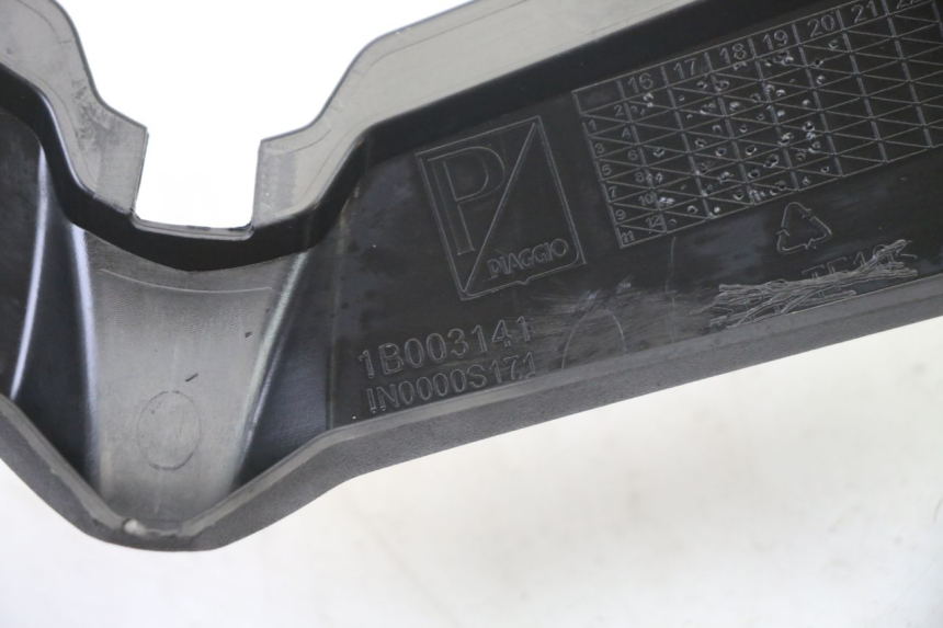 photo de JUNÇÃO DO CARENAGEM DIANTEIRO APRILIA SR 2T 50 (2018 - 2022) - Pontos de fixação