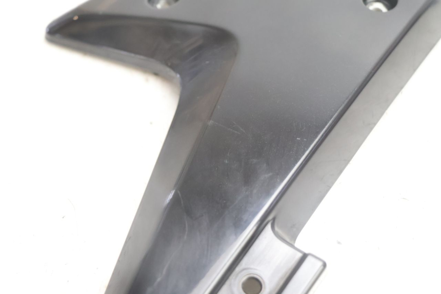 photo de JUNÇÃO DA CARROÇARIA DIANTEIRA PEUGEOT STREETZONE NAKED 2T 50 (2014 - 2018) - Zoom do estado de desgaste