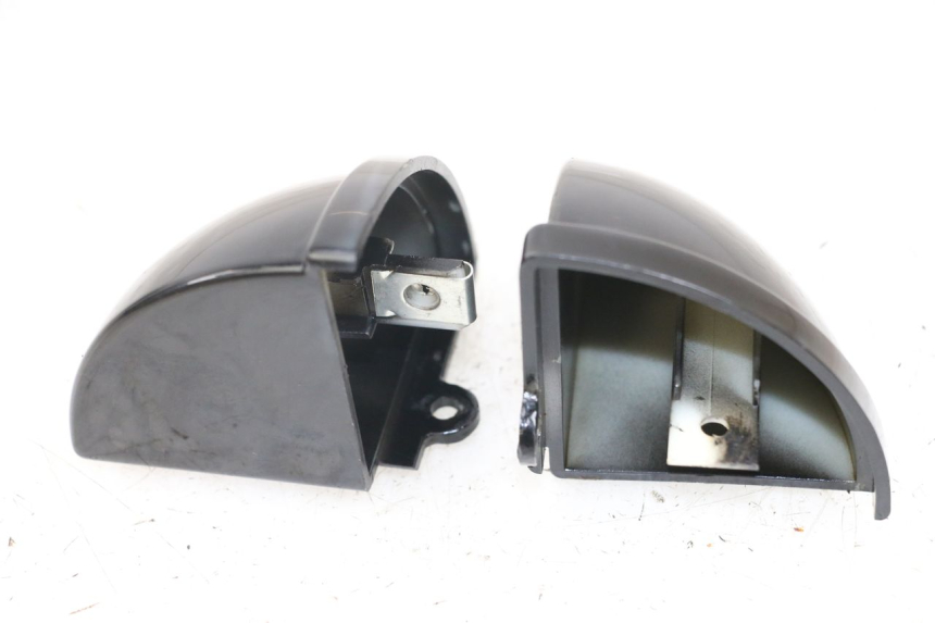photo de JUNÇÃO DO PARA-LAMA DIANTEIRO SUPERIOR E-MAX 80L 1 (2011 - 2014) - Detalhe da peça
