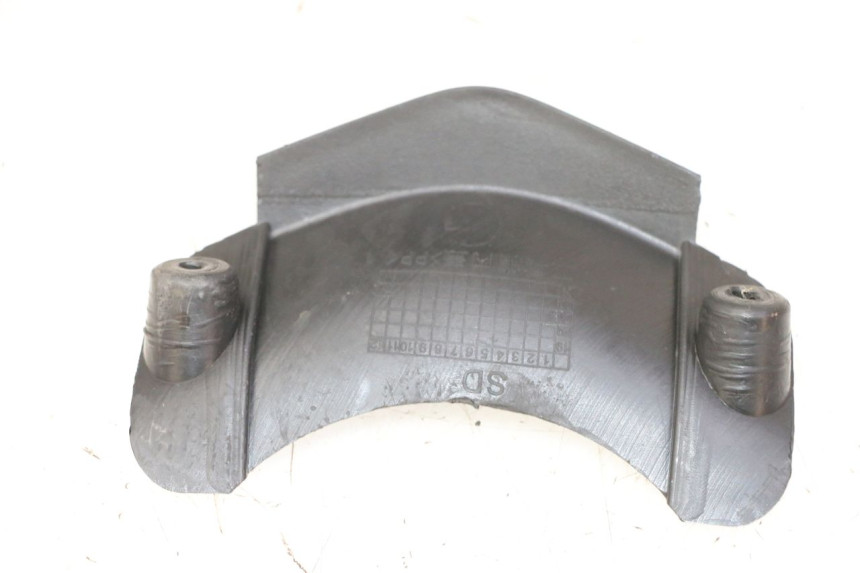 photo de JUNÇÃO DO PARA-LAMA DIANTEIRO SUPERIOR MOTRON BREEZY 4T 50 (2021 - 2025) - Detalhe da peça