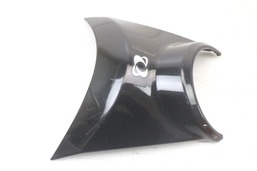 photo de JUNÇÃO DO CARENAGEM DIANTEIRO SUPERIOR YAMAHA BW'S BWS 125 (2010 - 2013) - Detalhe da peça