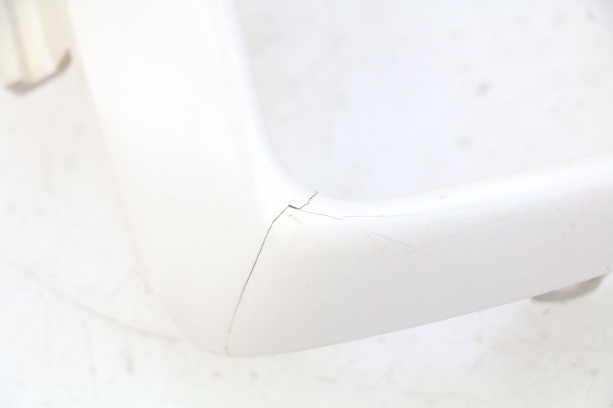 photo de JUNÇÃO DO CARENAGEM DIANTEIRO SUPERIOR SUZUKI CP 80 (1985 - 1996) - Detalhe da peça