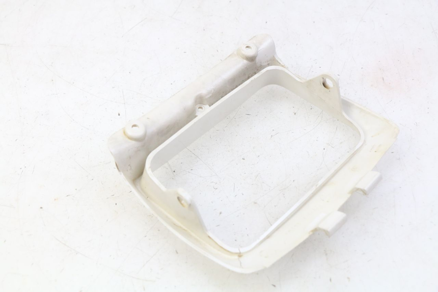 photo de JUNÇÃO DO CARENAGEM DIANTEIRO SUPERIOR SUZUKI CP 80 (1985 - 1996) - Outro ângulo de visão