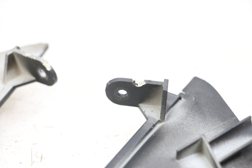 photo de JUNÇÃO DO CARENAGEM DIANTEIRO SUPERIOR KYMCO DINK STREET 125 (2009 - 2014) - Ampliação técnica