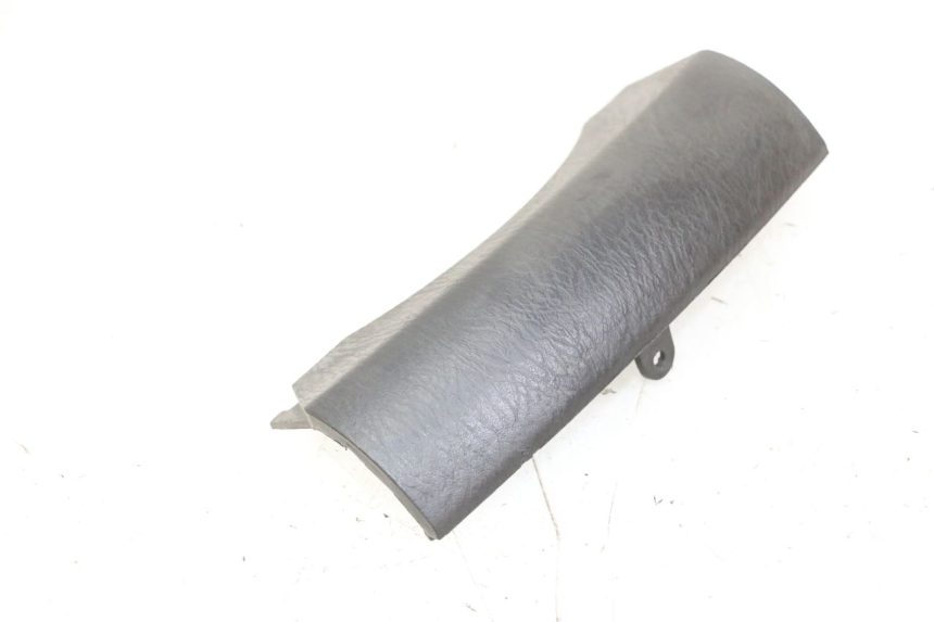 photo de JUNÇÃO DO PARA-LAMA DIANTEIRO SUPERIOR HONDA FES S-WING SWING ABS 125 (2007 - 2015) - Zoom do estado de desgaste