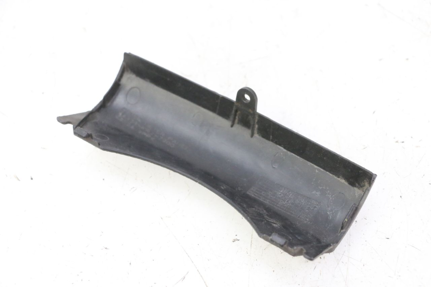 photo de JUNÇÃO DO PARA-LAMA DIANTEIRO SUPERIOR HONDA FES S-WING SWING ABS 125 (2007 - 2015) - Zoom do estado de desgaste