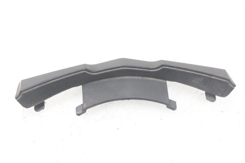 photo de JUNÇÃO DO CARENAGEM DIANTEIRO SUPERIOR MBK FLIPPER 115 (2013 - 2017) - Detalhe da peça