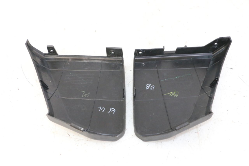 photo de JUNÇÃO DO PARA-LAMA DIANTEIRO SUPERIOR HONDA FORZA ABS 300 (2013 - 2017) - Detalhe da peça