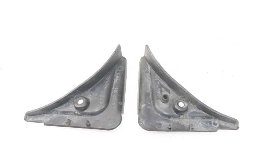 photo de JUNÇÃO DO PARA-LAMA DIANTEIRO SUPERIOR KAWASAKI GPZ S 500 (1994 - 2005) - Detalhe da peça