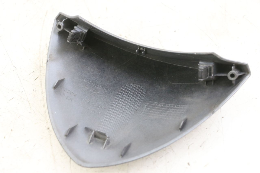photo de JUNÇÃO DO PARA-LAMA DIANTEIRO SUPERIOR HONDA SH i 300 (2015 - 2020) - Outro ângulo de visão
