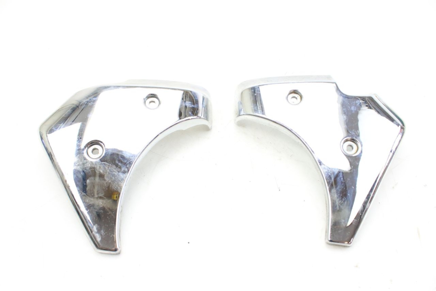 photo de JUNÇÃO DO CARENAGEM DIANTEIRO SUPERIOR SYM HUSKY 125 (1999 - 2005) - Detalhe da peça